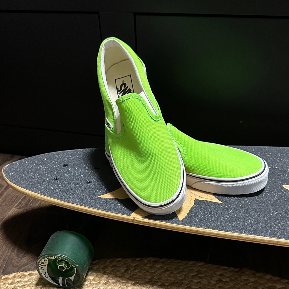 Vans Neon Gecko Green Slip-On Canvas Sneakers W 7.0 M 5.5